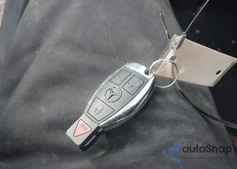 2015 Mercedes-Benz E 350 из США, поврежденный, VIN WDDHF5KB9FB126714